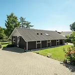 3 Bedroom Beautiful In Hejls