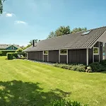 Holiday home 3 Bedroom Beautiful In Hejls