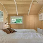 Holiday home 3 Bedroom Beautiful In Hejls
