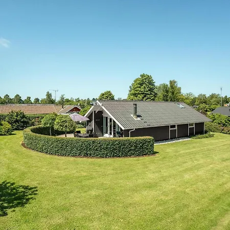 3 Bedroom Beautiful In Holiday home *